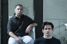 O Άρης Μπινιάρης και ο Οδυσσέας Παπαπηλιόπουλος ανεβάζουν τη Δίκη στο ΑΡΚ