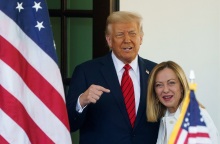 Στον Λευκό Οίκο η Μελόνι - Βέβαιος 100% για συμφωνία με την ΕΕ για τους δασμούς δηλώνει ο Τραμπ