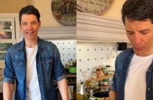 Σάκης Ρουβάς: Έβαψε τα αυγά με φυσικό τρόπο και αποθεώθηκε στα social media