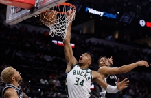 Ο Γιάννης Αντετοκούνμπο