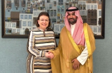 Η Υπουργός Πολιτισμού Λίνα Μενδώνη με τον Υπουργό Πολιτισμού της Σ. Αραβίας, Πρίγκιπα Badr bin Abdullah bin Farhan Al-Saud