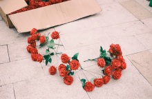 Φρίκαρε μια γυναίκα όταν έλαβε λουλούδια από τον άνδρα της που είχε αυτοκτονήσει 