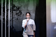 Η Ελένη Χαλαστάνη πρωταγωνιστεί στο Birthland στο ΠΛΥΦΑ