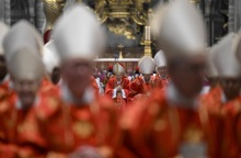 LIVE | Αντίστροφη μέτρηση για την εκλογή νέου Πάπα - Ξεκίνησε το Κονκλάβιο, εν αναμονή του πρώτου καπνού