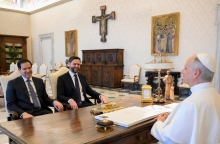 Ο αντιπρόεδρος των ΗΠΑ, Τζέι Ντι Βανς με τον ΥΠΕΞ, Μάρκο Ρούμπιο κατά τη συνάντησή τους με τον Πάπα Λέοντα 