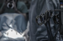 Για πρώτη φορά σε δημόσιο νοσοκομείο μεταμόσχευση ήπατος από ζώντα δότη, με χρήση ρομποτικού συστήματος