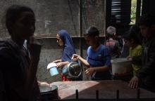 κατοικοι Γαζας σε ερείπια