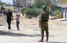 Ισραηλινός στρατιώτης περιπολεί στη Λωρίδα της Γάζας