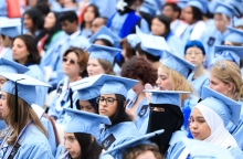 Φοιτητές κατά τη διάρκεια τελετής αποφοίτησης στο πανεπιστήμιο Κολούμπια, Τραμπ 