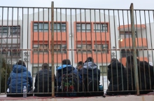 Μύκονος, σχολειο, αυλη, κάγκελα, μαθητες