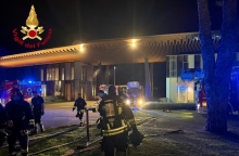 πυροσβεστες, φωτια κτιριο