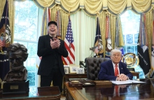 O Έλον Μασκ με τον Ντόναλντ Τραμπ στον Λευκό Οίκο