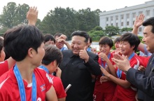 Βόρεια Κορέα: Λαθραίο κινητό αποκαλύπτει τον έλεγχο του καθεστώτος Κιμ Γιονγκ Ουν 