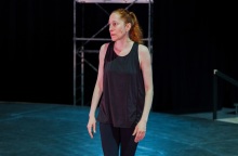 Η Κόρα Καρβούνη στον ρόλο της Αντιγόνης, σε σκηνοθεσία Ούλριχ Ράσε στην Επίδαυρο