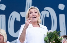 Γαλλία: Ακροδεξιά σύναξη στο Λουαριέ υπό τη σκέπη της Λεπέν - Η ΕΕ στρέφεται «κατά των εθνών μας» 