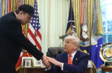 Ο Έλον Μασκ με τον Ντόναλντ Τραμπ στον Λευκό Οίκο