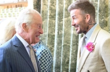 Ο Ντέιβιντ Μπέκαμ με τον Βασιλιά Κάρολο