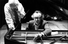 Πέθανε σε ηλικία 94 ετών ο διεθνούς φήμης μουσικός Άλφρεντ Μπρέντελ