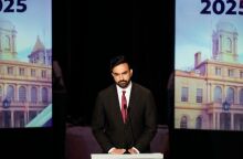 Νέα Υόρκη: Έκανε την έκπληξη ο 33χρονος Μαμντανί - Ο σοσιαλιστής «με το ένα πόδι» στο δημαρχείο του «Μεγάλου Μήλου»