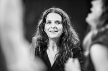 Η Ζιλιέτ Μπινός στις πρόβες της παράστασης «Ο όρκος της Ευρώπης»