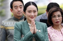 Σε αναστολή καθηκόντων η πρωθυπουργός της Ταϊλάνδης μετά τη διαρροή συνομιλίας με πρώην ηγέτη της Καμπότζης