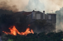 φωτιά στη Ραφήνα, σπιτι καιγεται