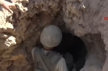 Τούρκοι στρατιώτες εισέρχονται σε σπήλαιο στο βόρειο Ιράκ