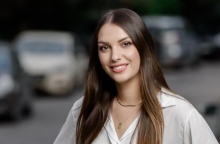 Η Μυρτώ Κοροβέση προτάθηκε για αντιπρόεδρος του Κινήματος Δημοκρατίας από τον Στέφανο Κασσελάκη