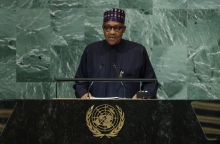 Ο Πρόεδρος Μουχαμάντου Μπουχάρι της Νιγηρίας εκφωνεί την ομιλία του κατά τη διάρκεια της 77ης Γενικής Συζήτησης στην Αίθουσα της Γενικής Συνέλευσης στην έδρα των Ηνωμένων Εθνών στη Νέα Υόρκη.