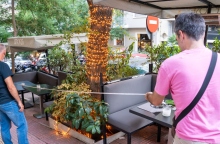 Κλιμάκιο του Δήμου Αθηναίων διεξάγει ελέγχους στο Κολωνάκι