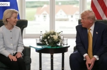 Ο Ντόναλντ Τραμπ με την πρόεδρο της Ευρωπαϊκής Επιτροπής Ούρσουλα φον ντερ Λάιεν