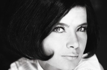 Η Τζένη Καρέζη