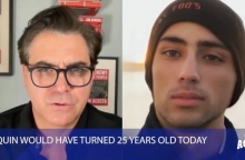 Ο δημοσιογράφος Τζιμ Ακόστα συνομιλεί με το άβαταρ του Χοακίν Όλιβερ