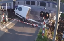 συγκρουση τρενου με βαν στη Πολωνια