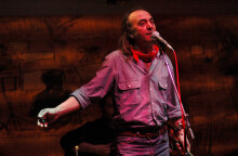 Νίκος Παπάζογλου