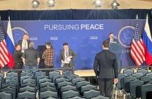 H πρώτη φωτογραφία από τον χώρο όπου Τραμπ και Πούτιν θα πραγματοποιήσουν συνέντευξη τύπου 