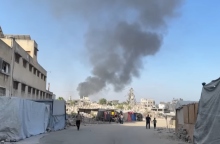 Πυκνός καπνός υψώνεται πάνω από την πόλη της Γάζας μετά τις ισραηλινές επιδρομές