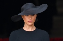 Το «όχι» του Καρόλου στη Μέγκαν Μαρκλ – Ο αποκλεισμός από το τελευταίο αντίο στην βασίλισσα Ελισάβετ