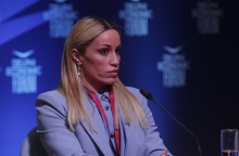 Καρολίνα Πελενδρίτου: Δεν της επετράπη η είσοδος σε ταξί με τον σκύλο-οδηγό της