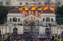 Νεπάλ: Στις φλόγες το κοινοβούλιο