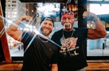 Ο Νικ Χόγκαν με τον πατέρα του, Χαλκ Χόγκαν