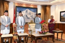 Η ορκωμοσία της Σουσίλα Κάρκι ως μεταβατική πρωθυπουργός του Νεπάλ