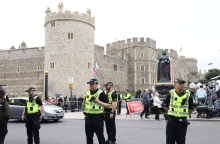 Αστυνομικοί έξω από το κάστρο του Ουίνδσορ