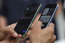 Το νέο iOS 26 της Apple φέρνει μεγάλες αλλαγές, αλλά αφήνει εκτός παλαιότερα μοντέλα iPhone, μειώνοντας την αξία και την υποστήριξή τους.