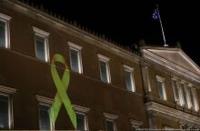 Το σύμβολο της μάχης κατά του παιδικού και εφηβικού καρκίνου φώτισε την Βουλή 