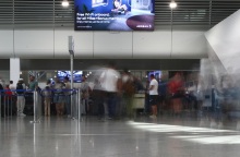 Ταλαιπωρίας συνέχεια και σήμερα για εκατοντάδες ταξιδιώτες στο αεροδρόμιο «Ελ. Βενιζέλος»