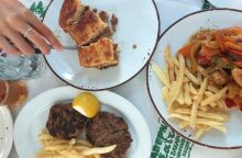 16 καφενεία, ταβέρνες κι εστιατόρια για να φας οικονομικά και χορταστικά