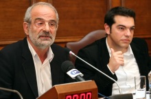 Αλαβάνος για Τσίπρα: Πρέπει να γονατίσει και να ζητήσει συγγνώμη