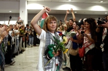 Η Γκρέτα Τούνμπεργκ κατά την άφιξή της στο Ελευθέριος Βενιζέλος