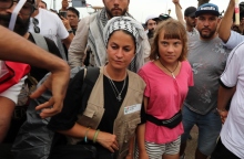 Οι ακτιβίστριες Γιασμίν Ακέρ και Γκρέτα Τούνμπεργκ